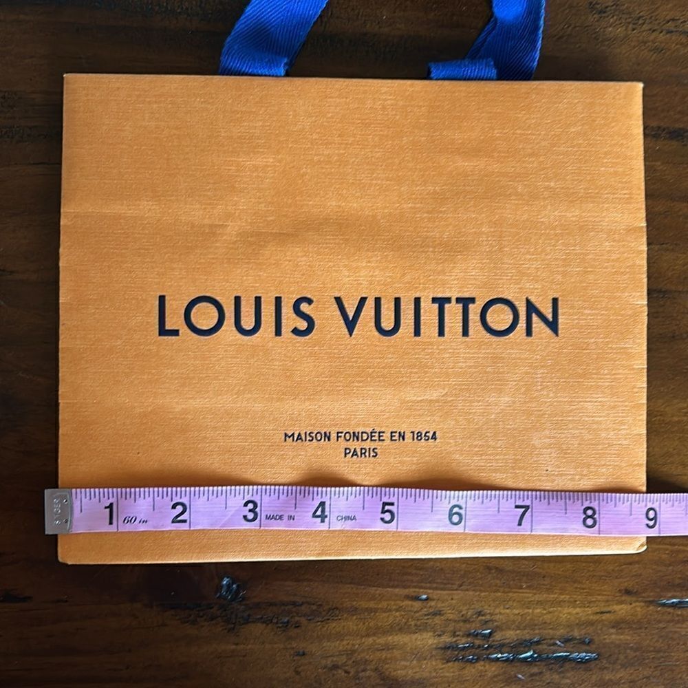Louis Vuitton Snall paper bag NEW - Picture 2 of 8